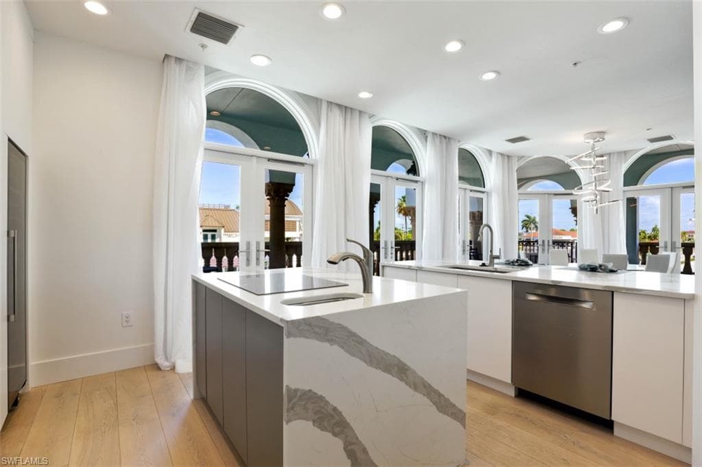 900 5th AVE S 303-4