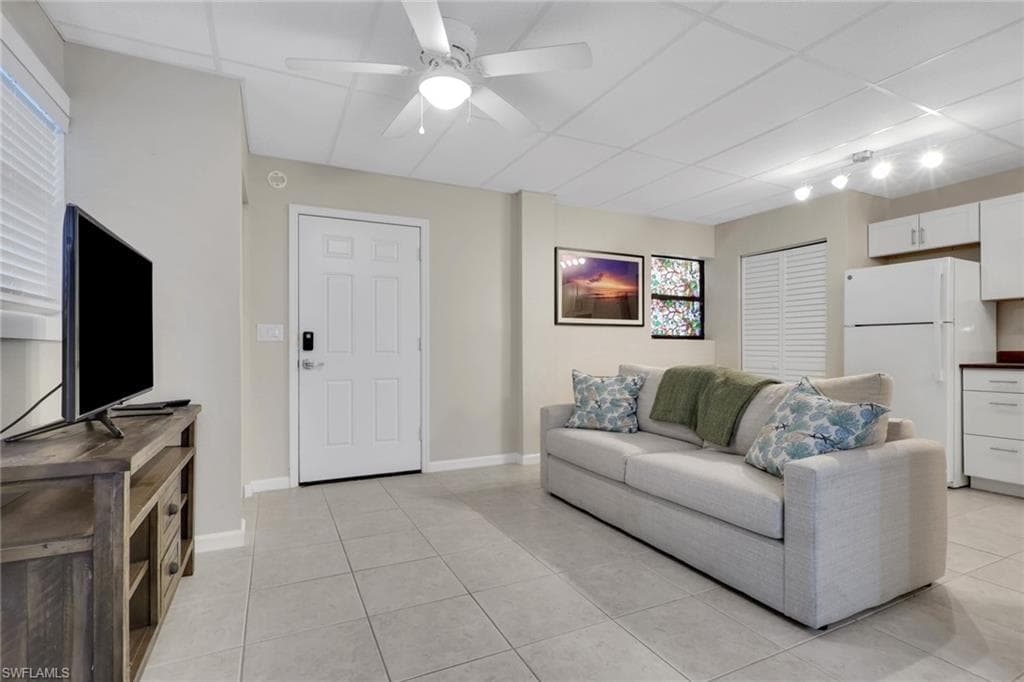 1282 Belaire CT W-25