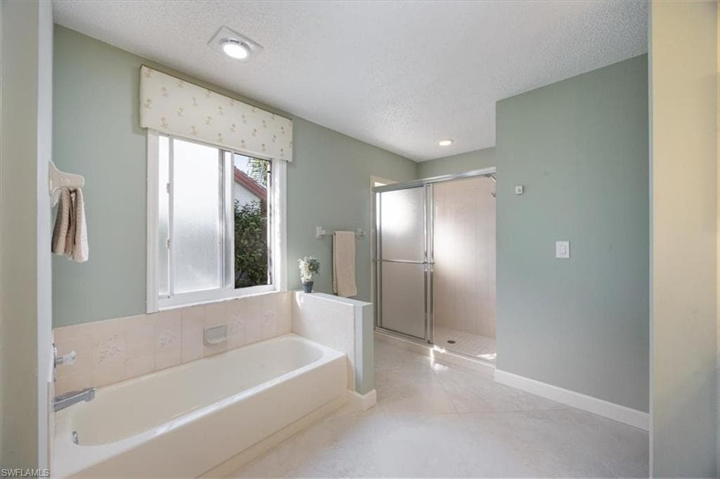 4198 Royal Wood BLVD-17