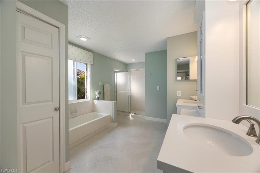 4198 Royal Wood BLVD-16