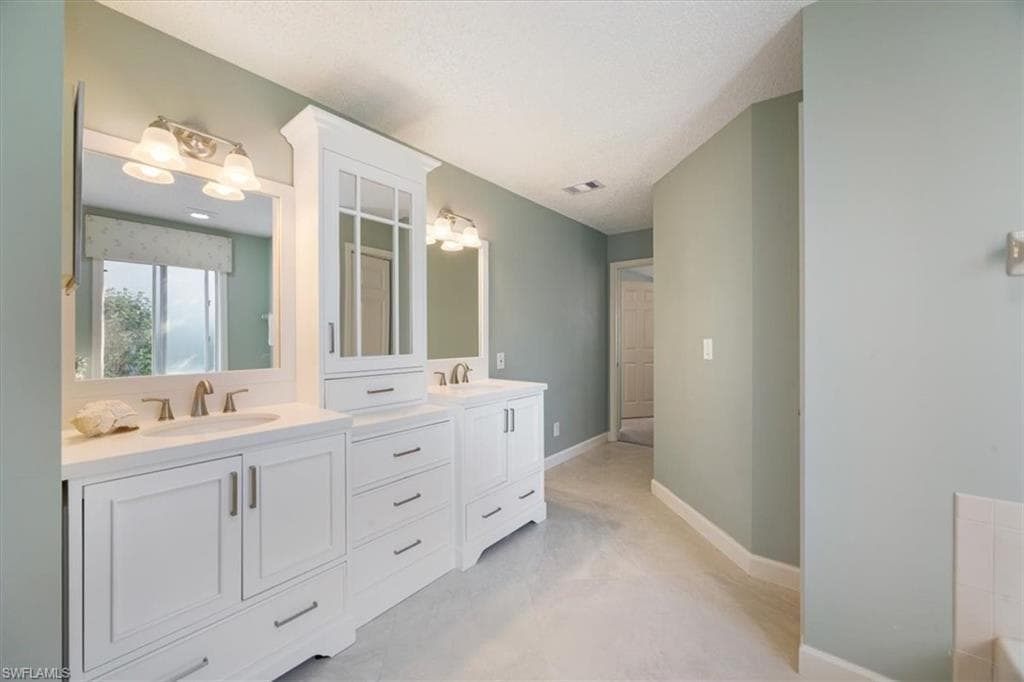 4198 Royal Wood BLVD-15