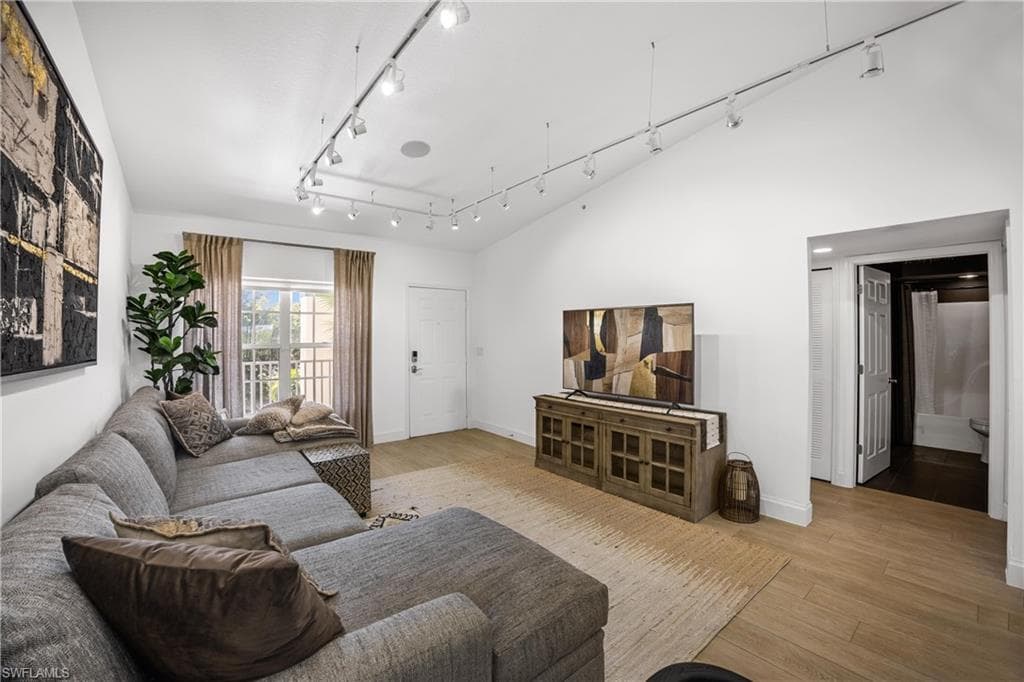 28871 Bermuda Lago CT 304-5