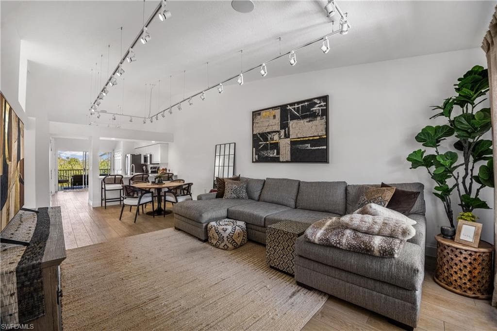 28871 Bermuda Lago CT 304-4