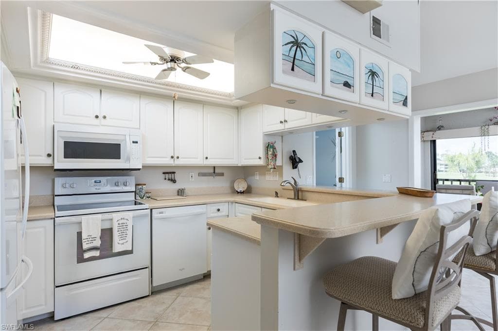 5825 Trailwinds DR 425-6