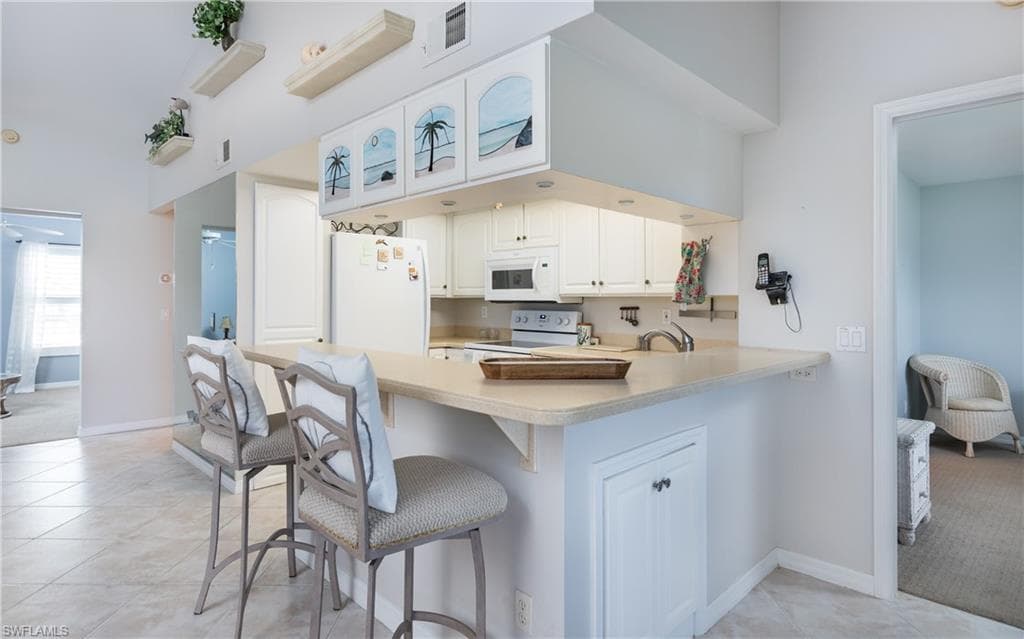 5825 Trailwinds DR 425-7