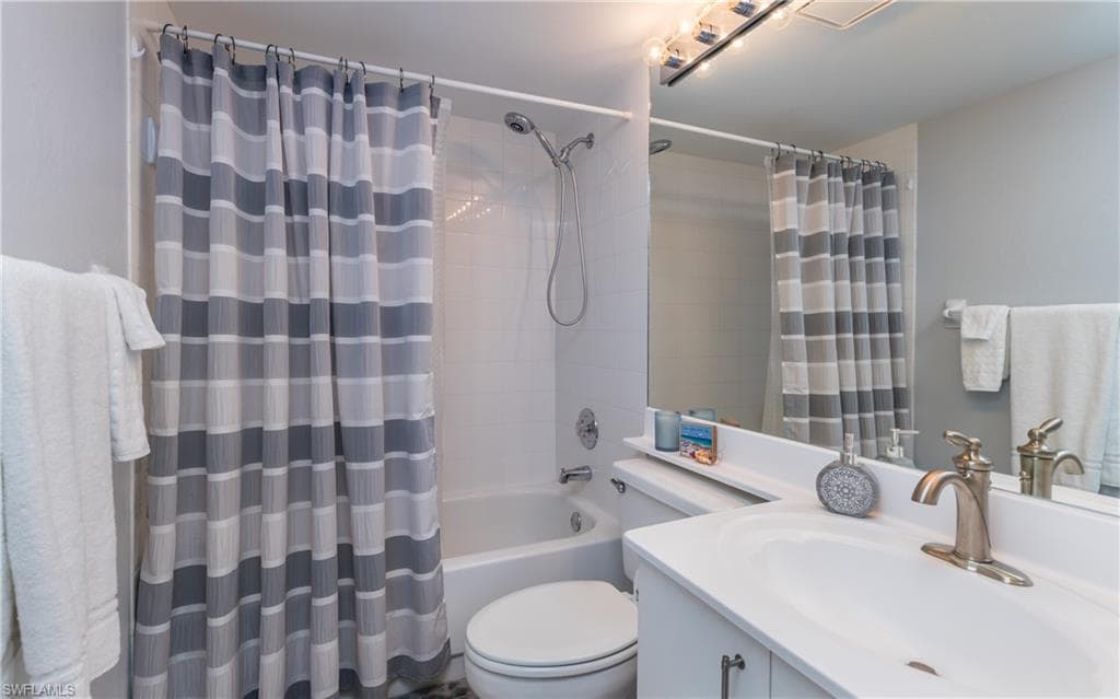 5825 Trailwinds DR 425-18