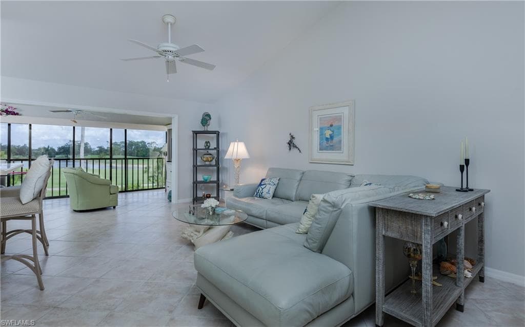 5825 Trailwinds DR 425-4