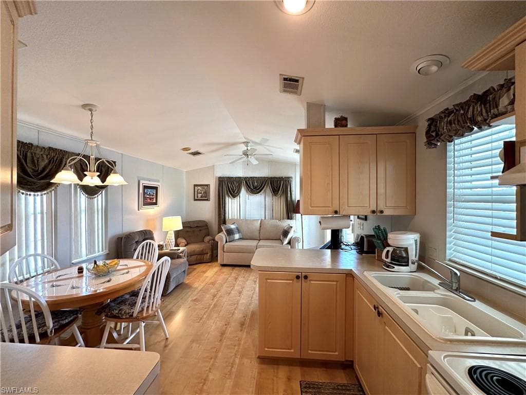 20180 Ponce De Leon DR-11