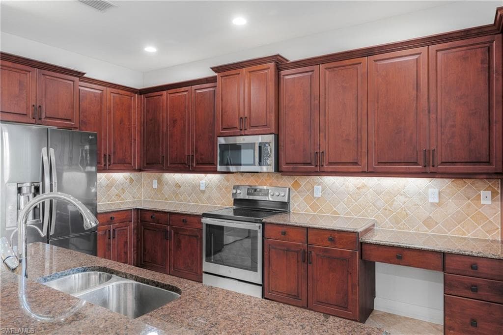 10487 Winged Elm LN-5