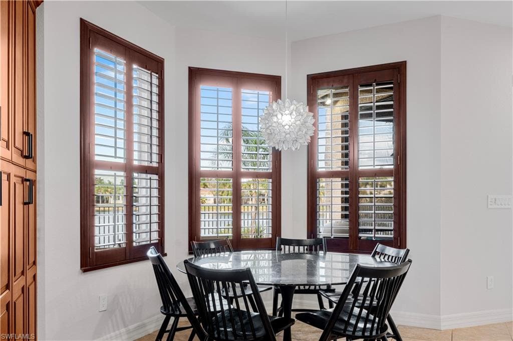 10487 Winged Elm LN-9