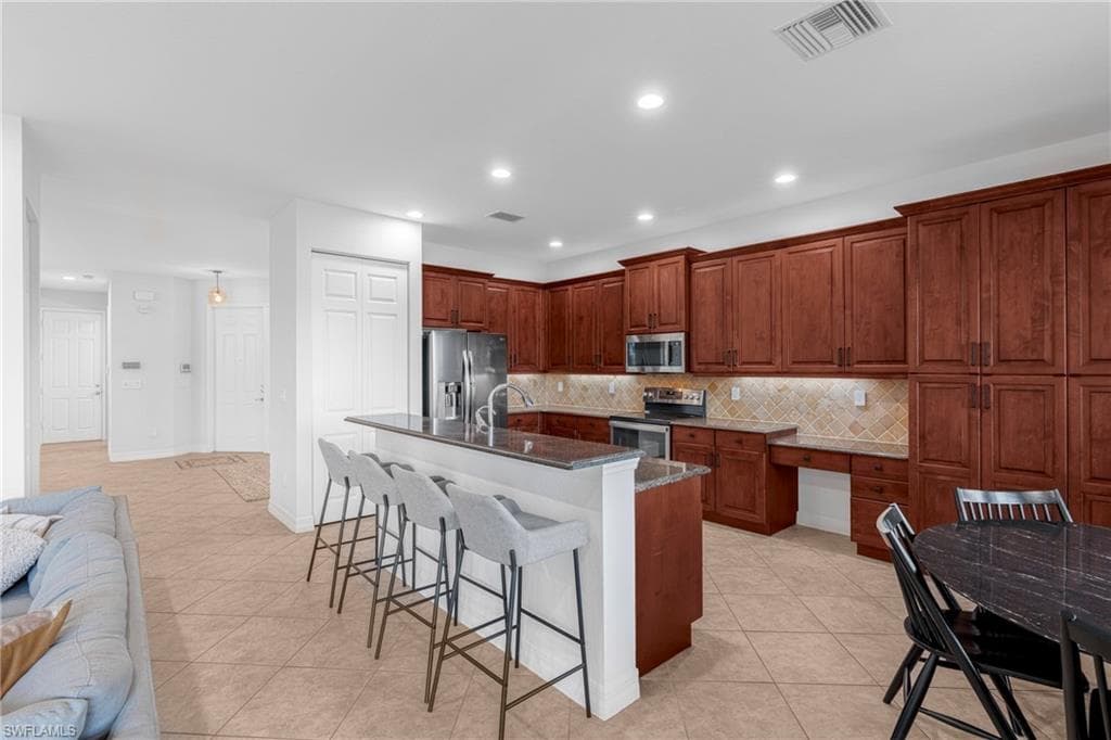 10487 Winged Elm LN-8