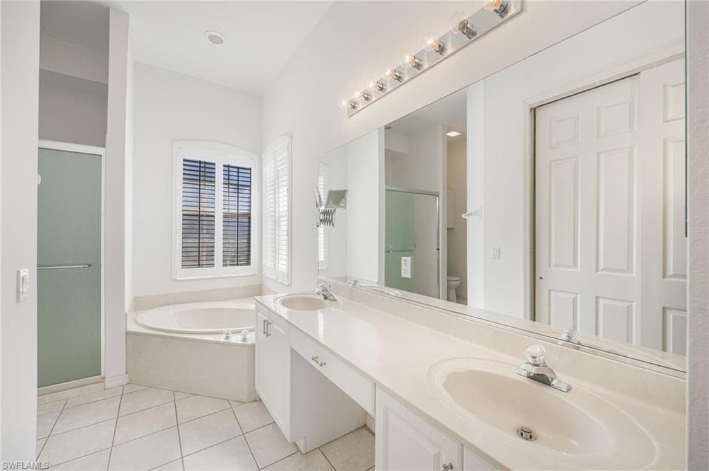 3733 Royal Wood BLVD-21