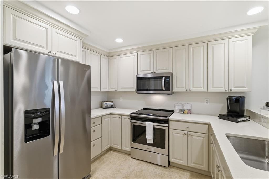221 9th ST S 207-17