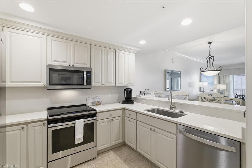221 9th ST S 207-16