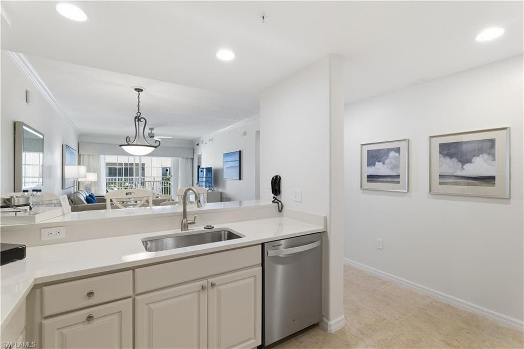 221 9th ST S 207-18