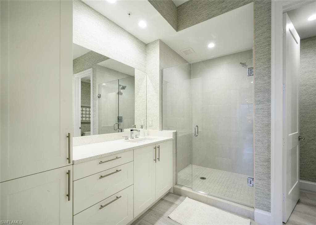 1111 Central AVE 511-24