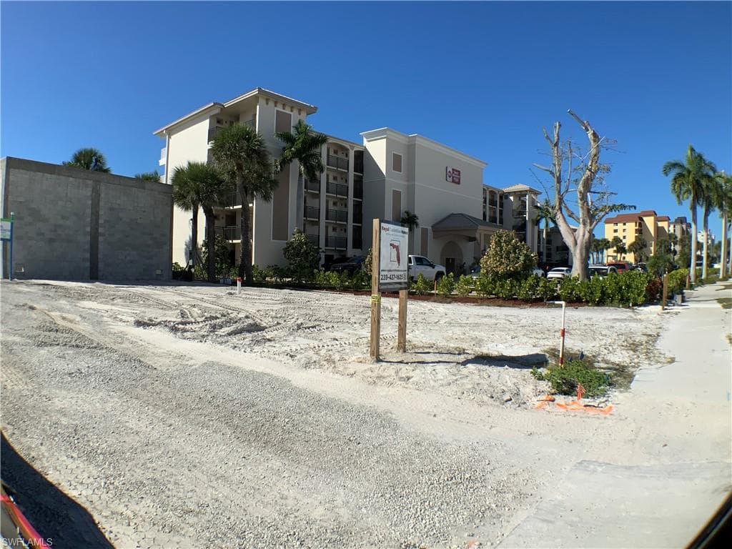 700 Estero BLVD-10