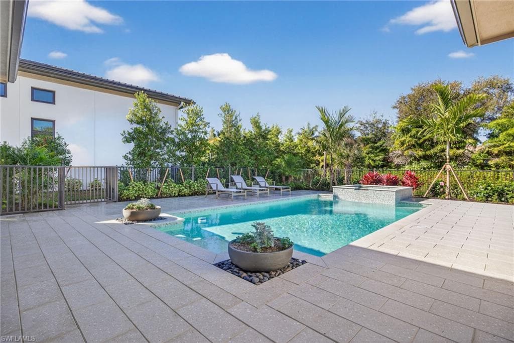 2051 Cambridge Park DR-38