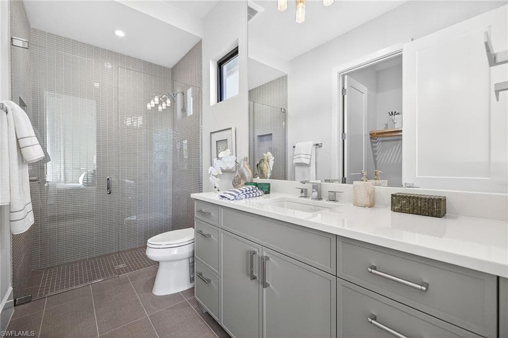 2051 Cambridge Park DR-25