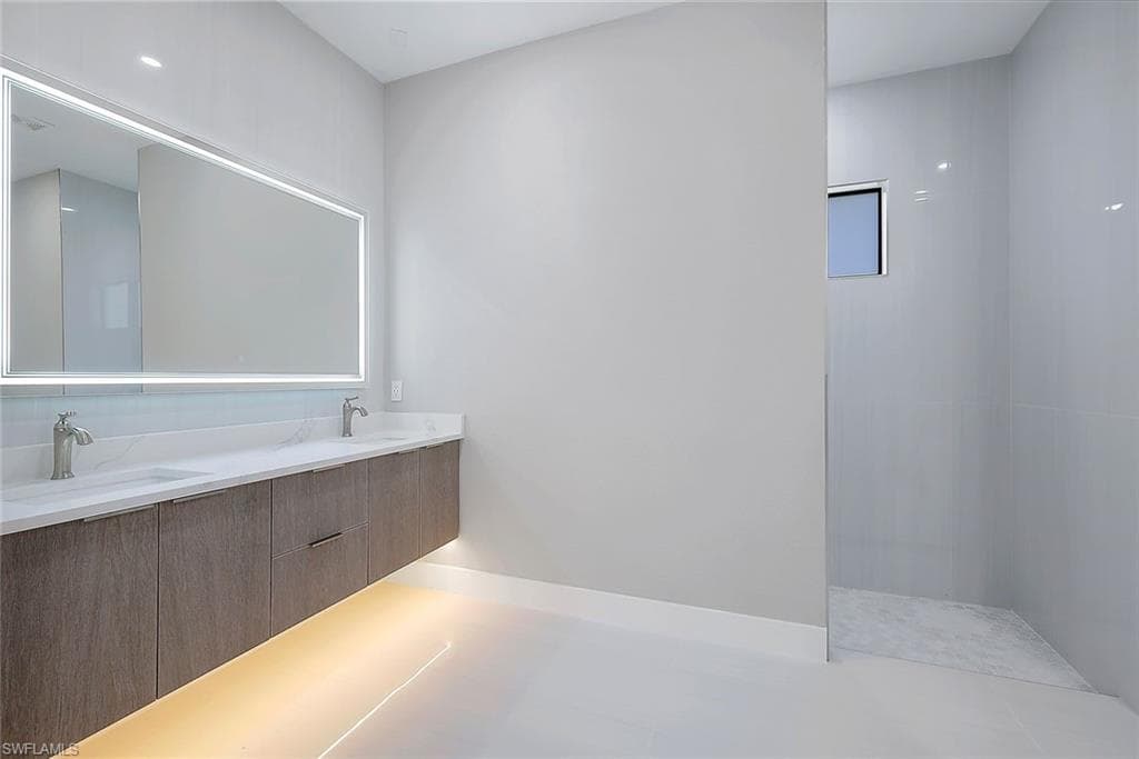 3632 3rd AVE SW-14