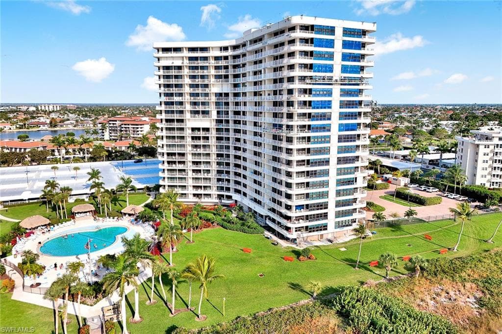 260 Seaview CT 906-6