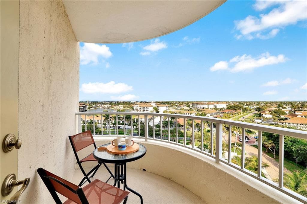 260 Seaview CT 906-18