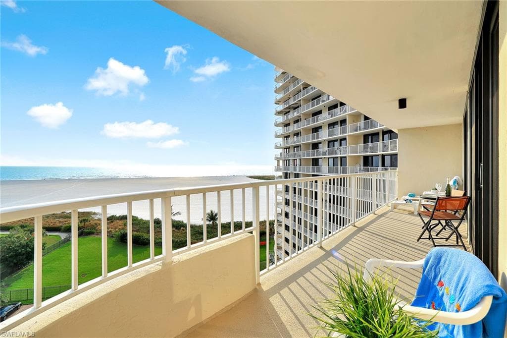 260 Seaview CT 906-8