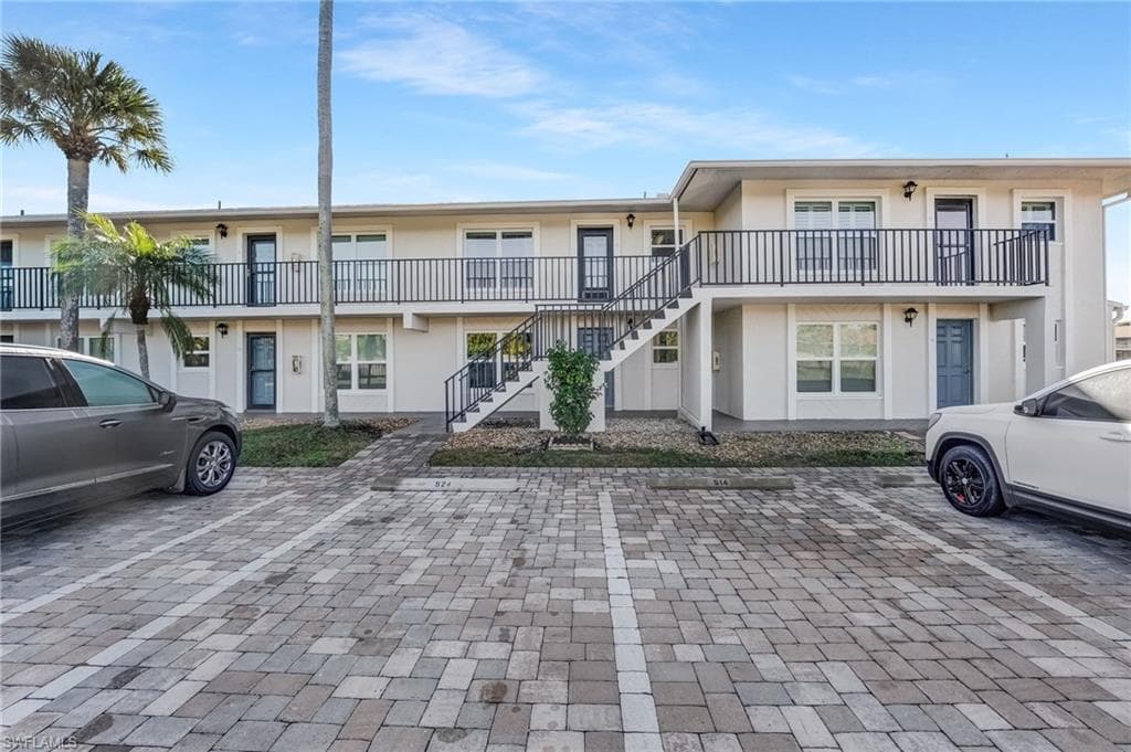 16007 Davis RD 524-26