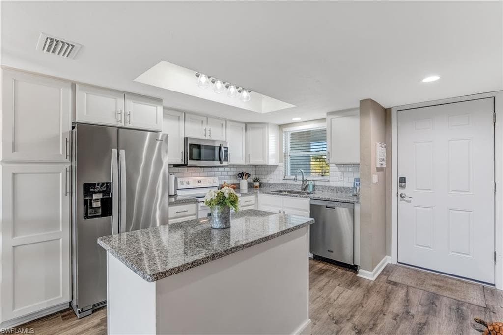 16007 Davis RD 524-7