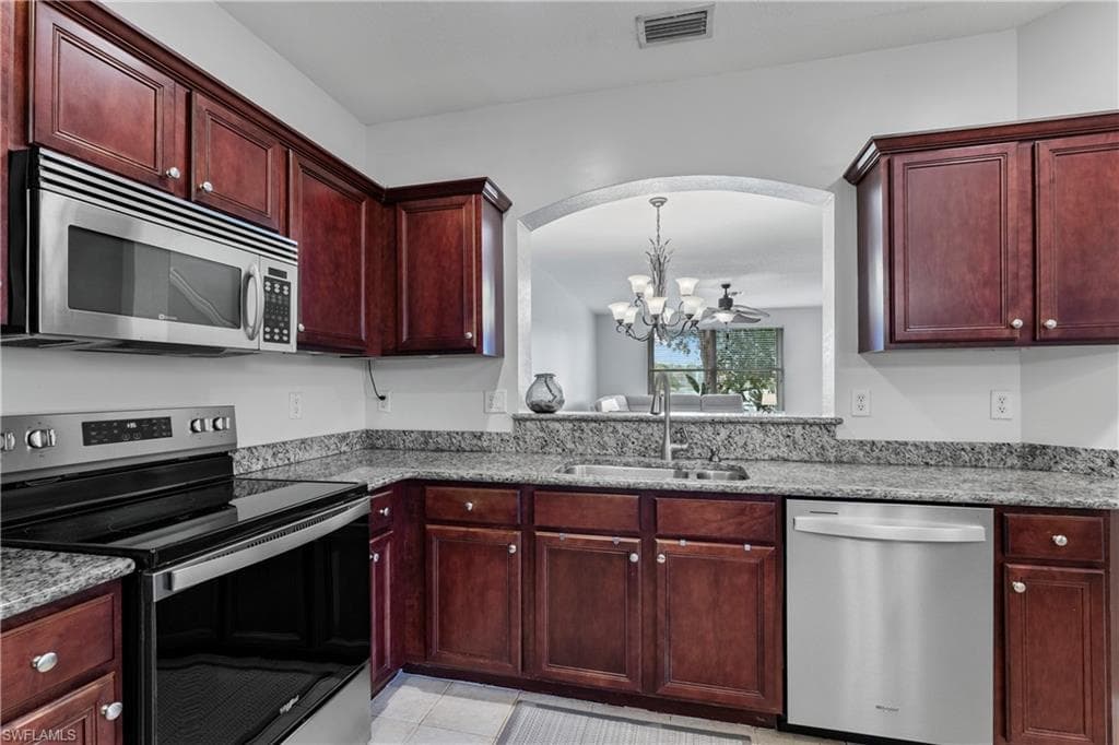 9544 Roundstone CIR-11
