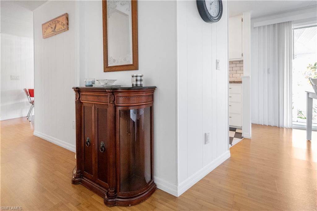 17 Saint Raphael DR-16