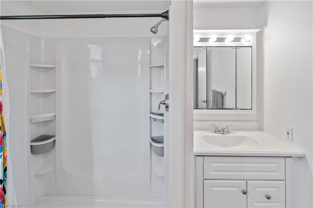 17 Saint Raphael DR-26