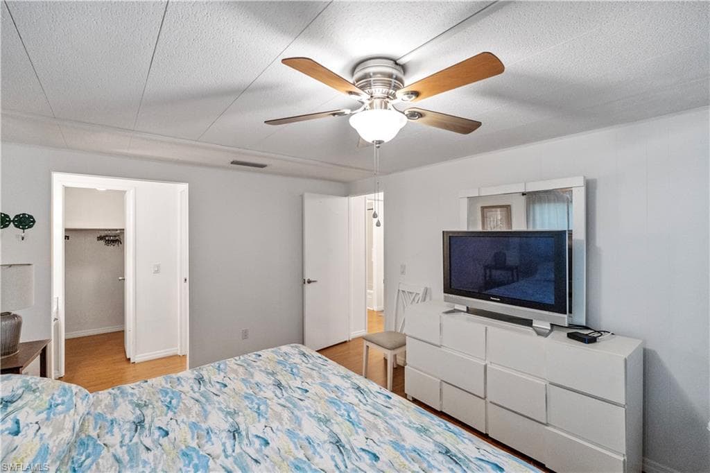 17 Saint Raphael DR-24