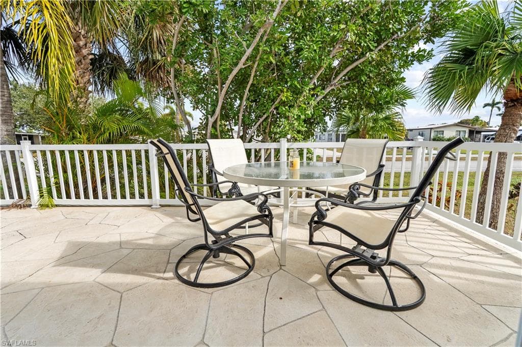 17 Saint Raphael DR-10