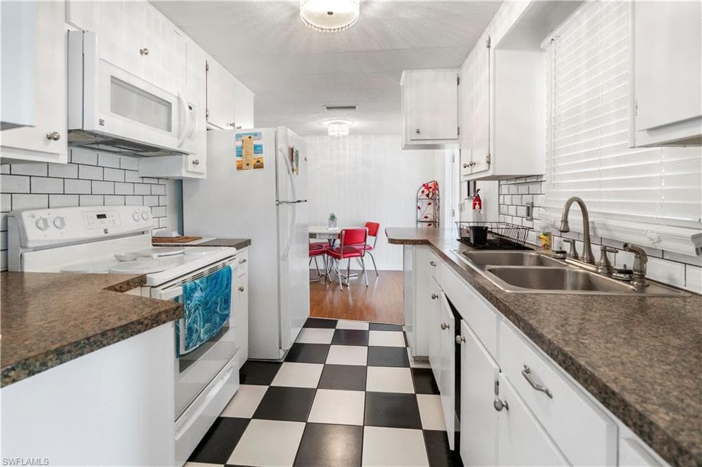 17 Saint Raphael DR-14