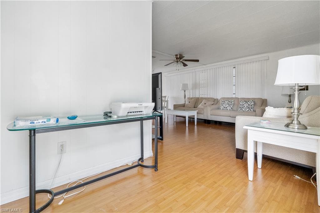 17 Saint Raphael DR-15