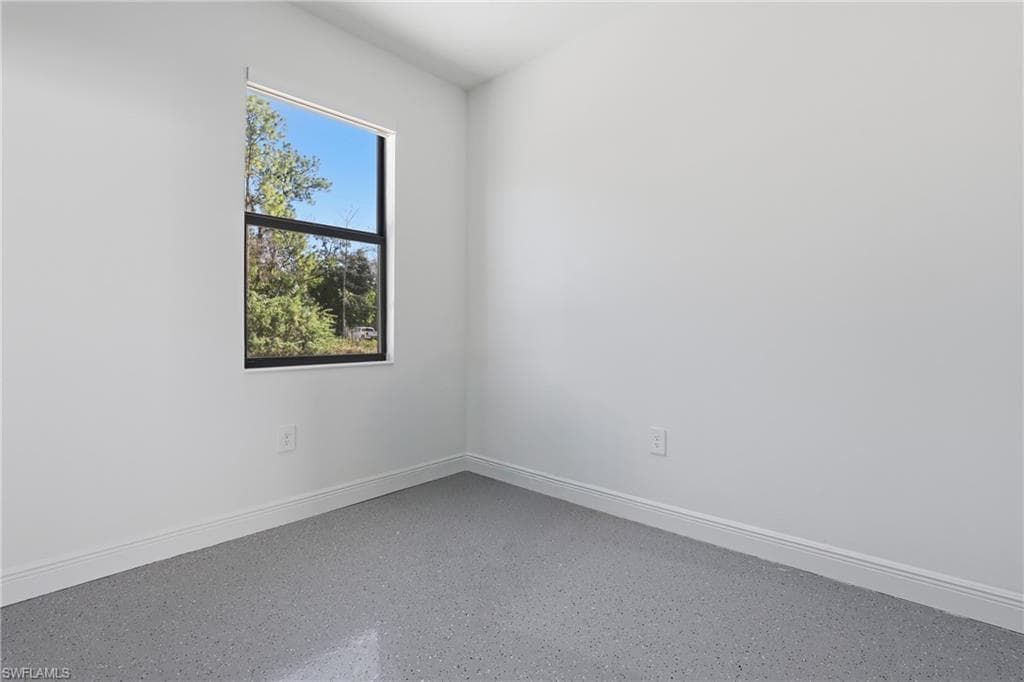 2167 Della DR-32