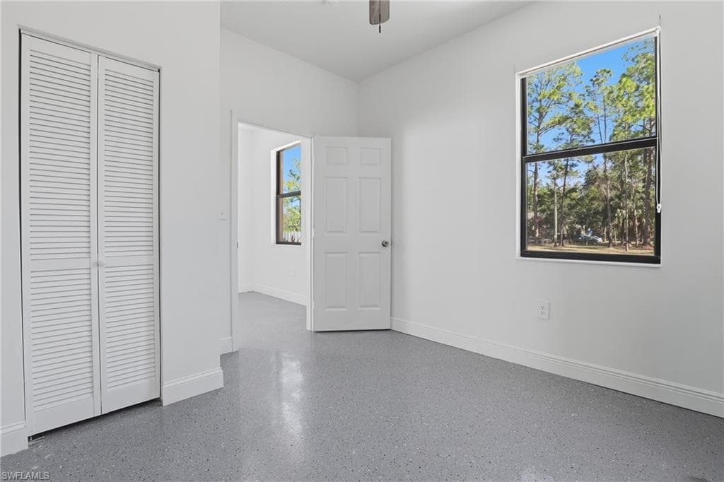 2167 Della DR-33