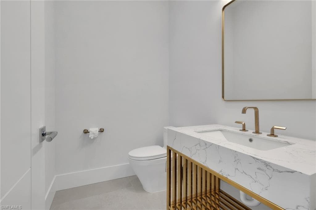 215 1st ST-23