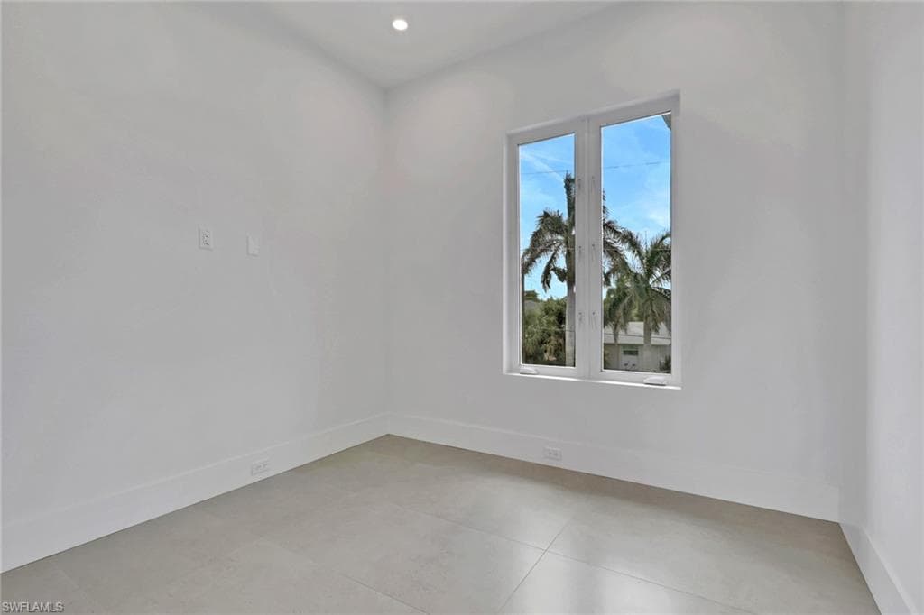 215 1st ST-24