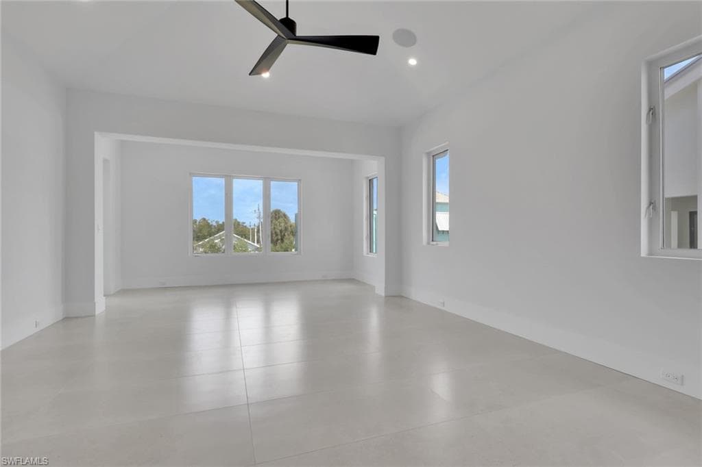 215 1st ST-15