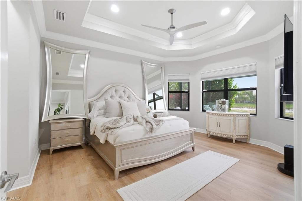 4318 Aurora ST-23