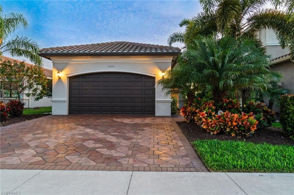 4318 Aurora ST-2