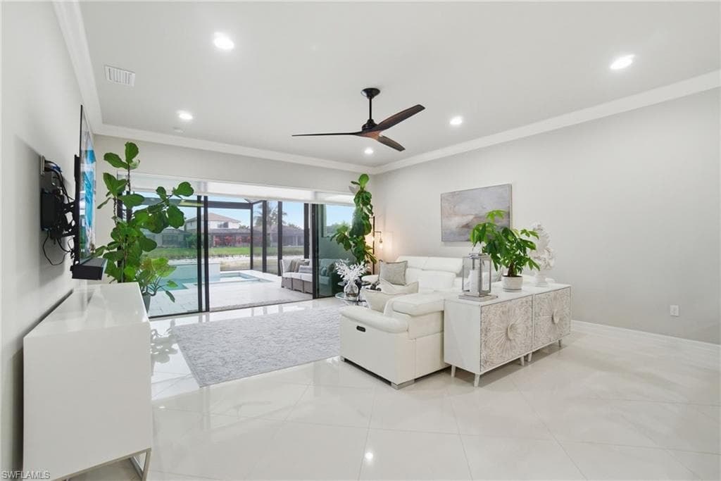 4318 Aurora ST-16
