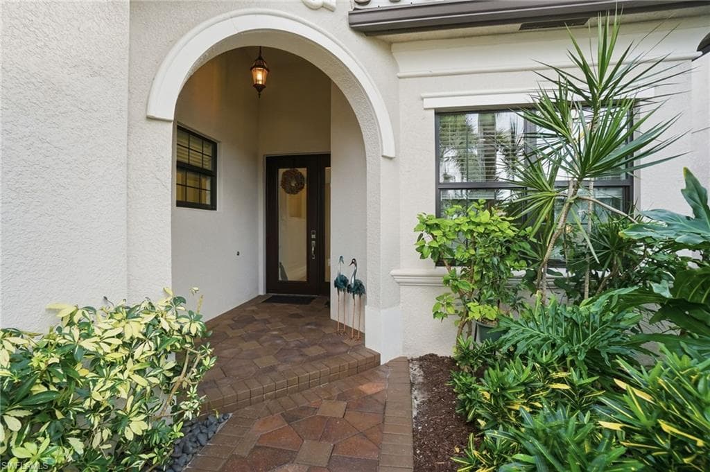 4318 Aurora ST-10