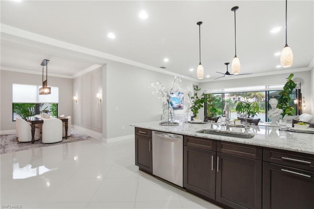 4318 Aurora ST-14