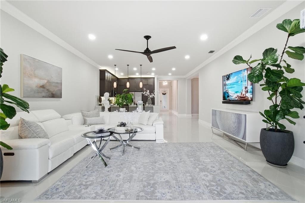 4318 Aurora ST-18