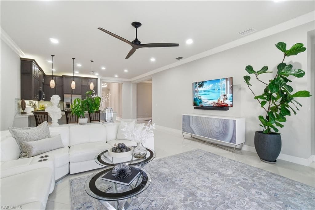4318 Aurora ST-15
