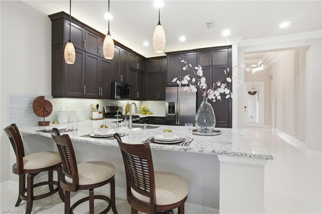 4318 Aurora ST-11