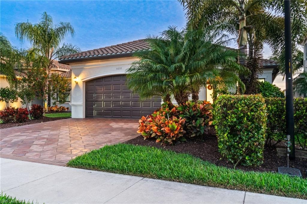 4318 Aurora ST-8